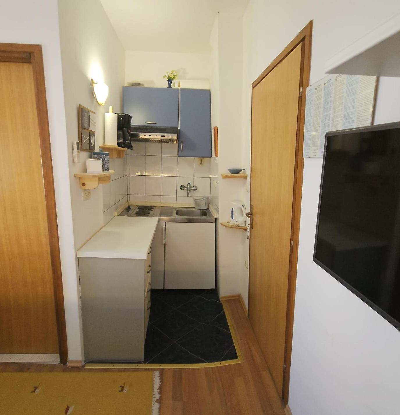 Viktorija Apartments Seget Vranjica Exterior photo